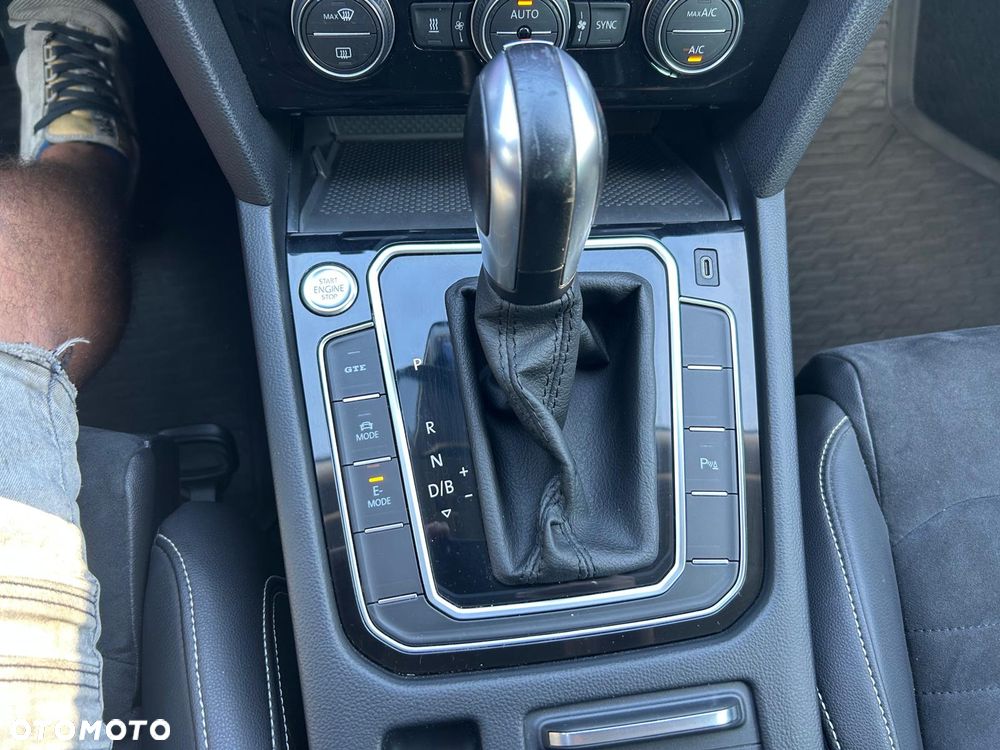 Volkswagen Passat - 39