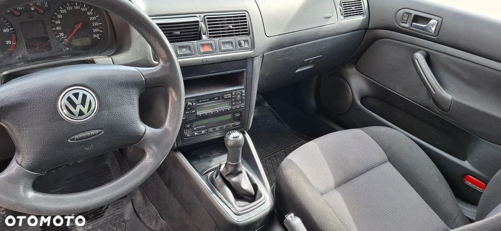 Volkswagen Golf 1.6 Comfortline - 7