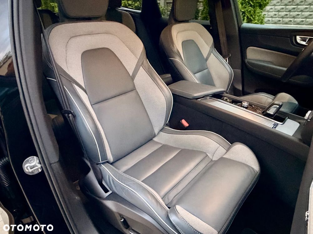 Volvo XC 60 B4 D AWD Plus Dark - 19
