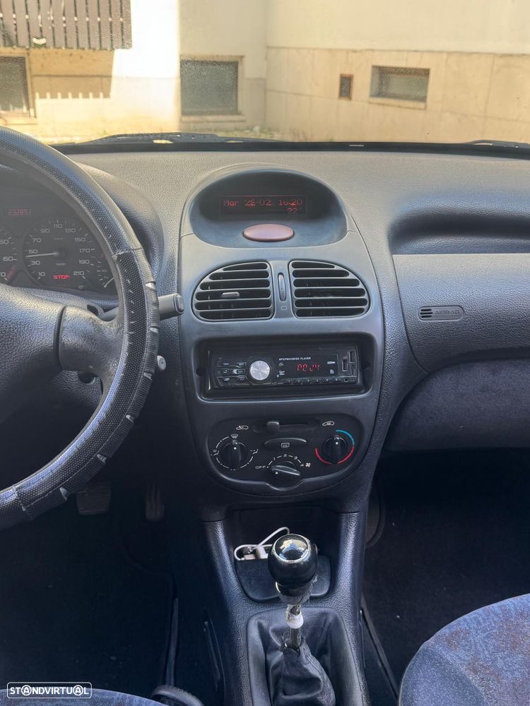 Peugeot 206 1.1 XR Présence - 8