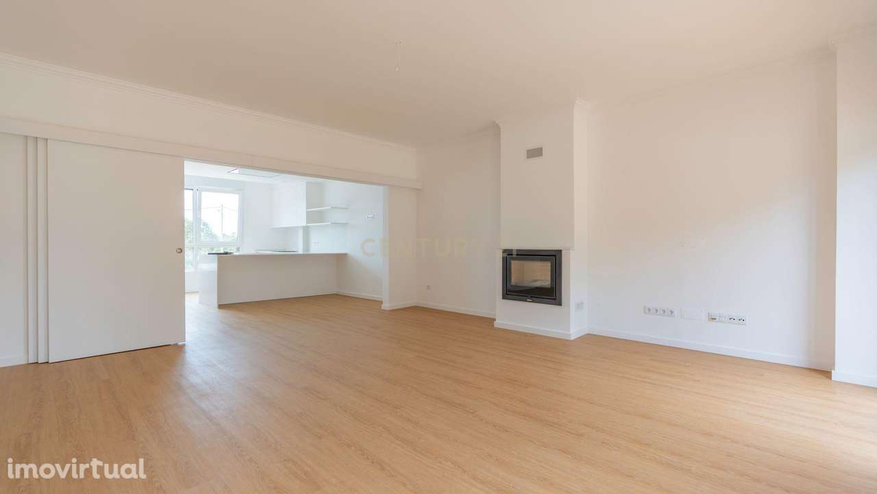 Moradia de Luxo Renovada na Amora com Piscina - Grande imagem: 3/57