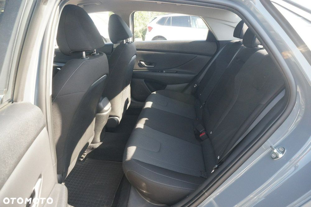 Hyundai Elantra 1.6 Modern CVT - 24