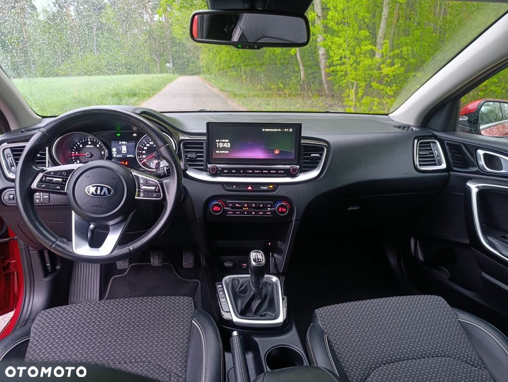 Kia Ceed 1.6 CRDi (48V Mild-Hybrid) Platinum - 24