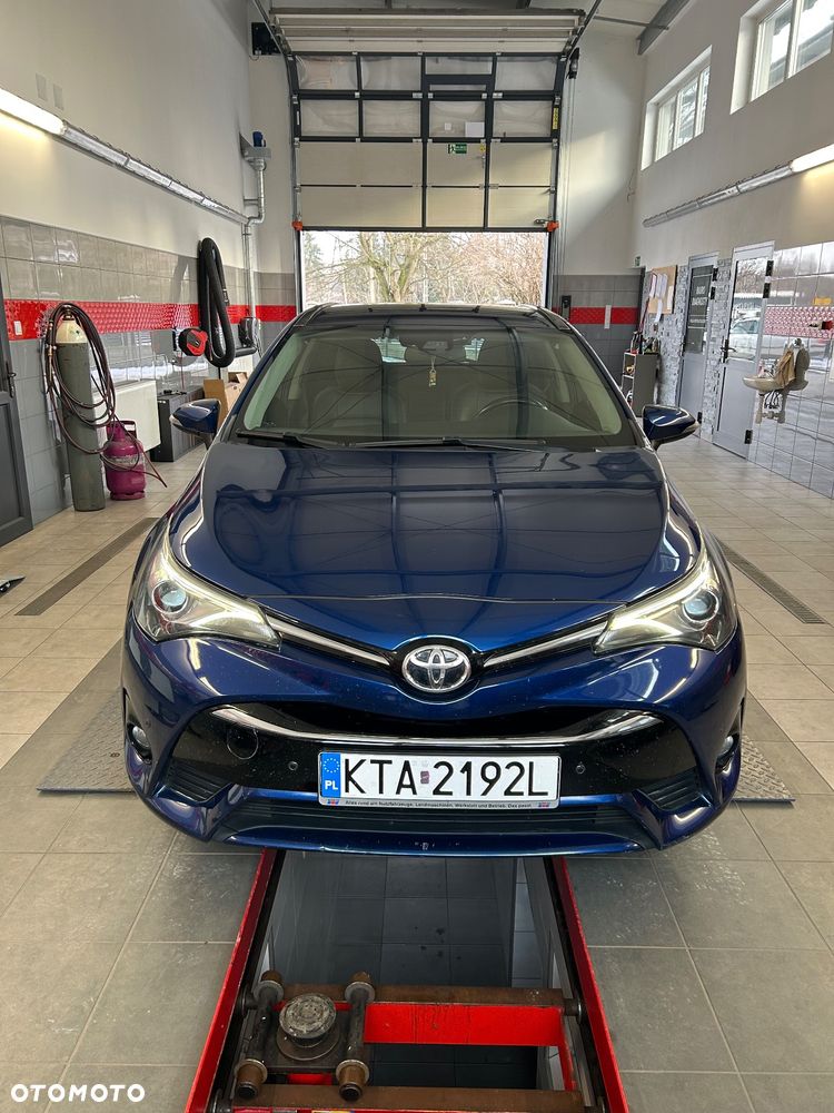 Toyota Avensis 2.0 D-4D Premium - 1