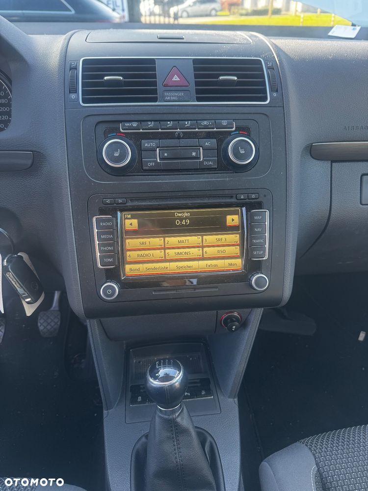Volkswagen Touran - 10