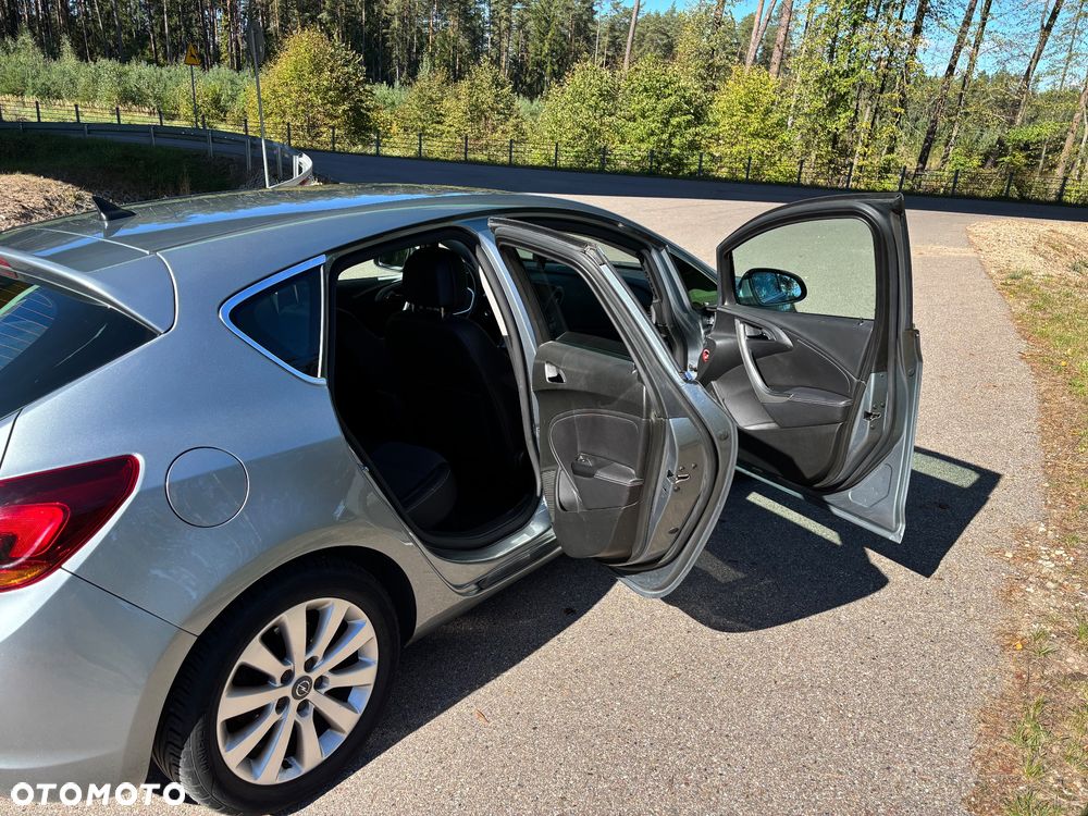 Opel Astra 1.6 Turbo Cosmo - 13