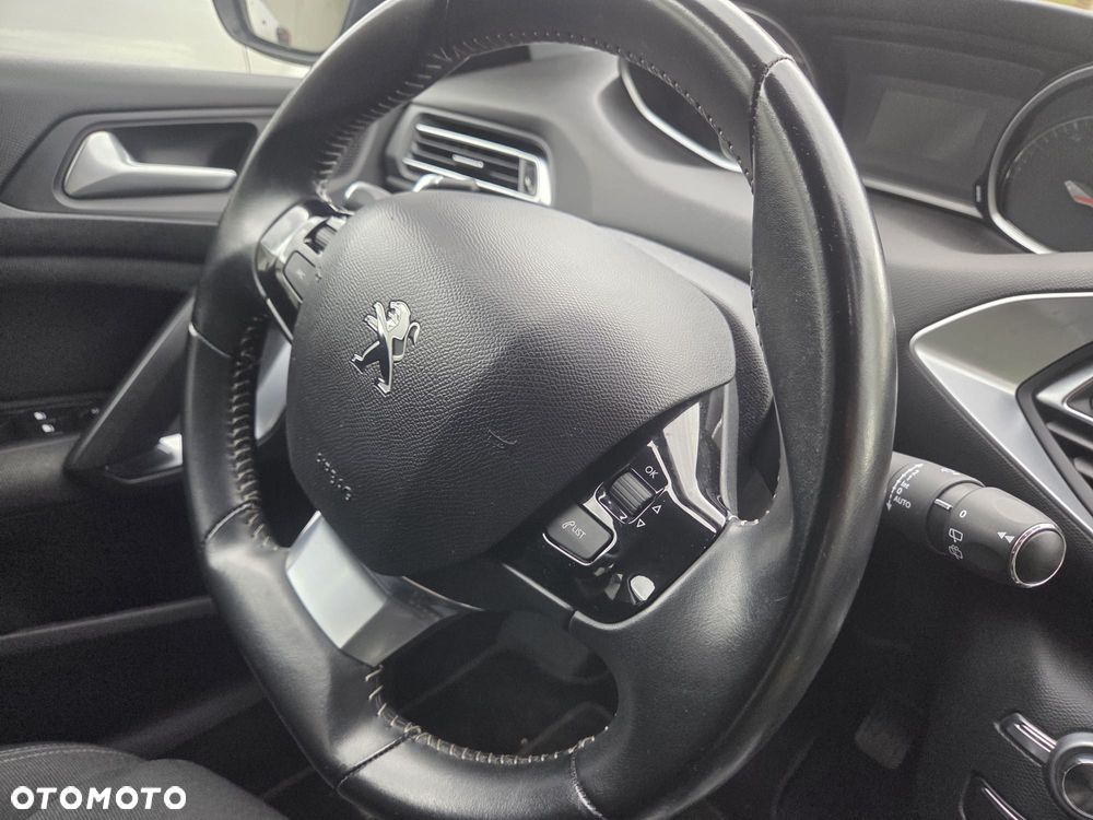 Peugeot 308 BlueHDi 130 EAT8 Black Edition - 21