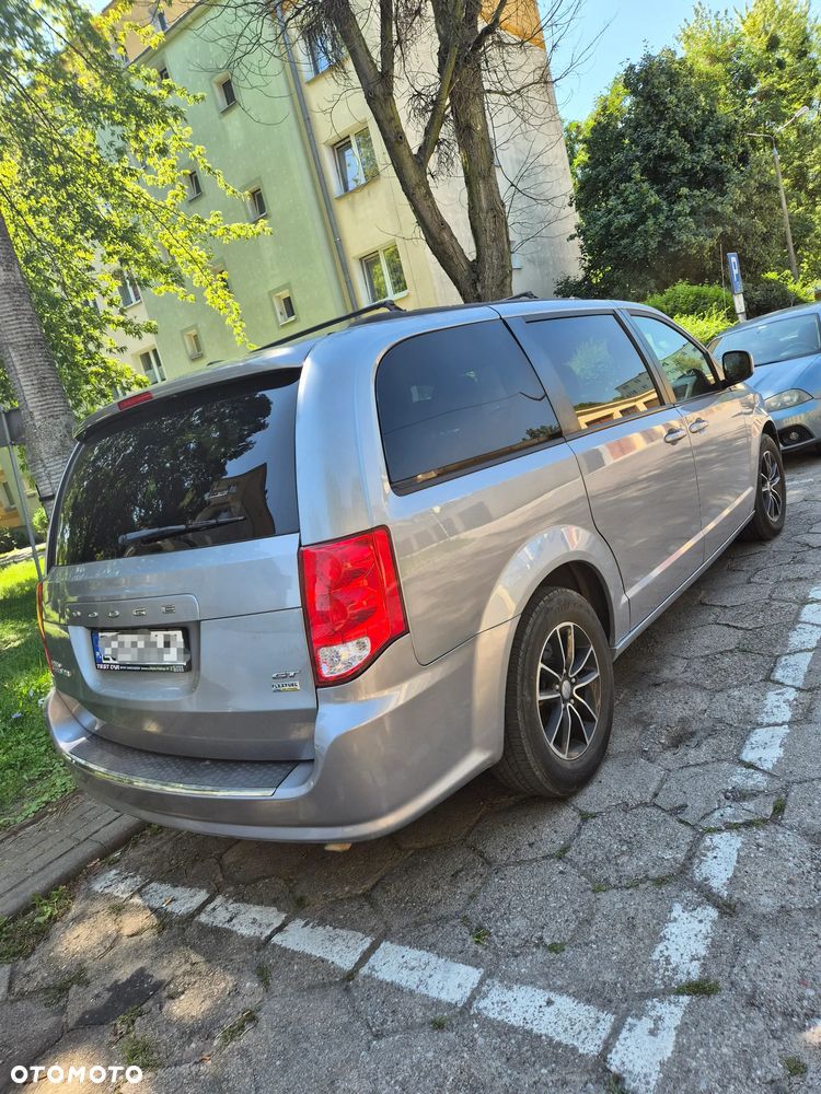 Dodge Grand Caravan - 4