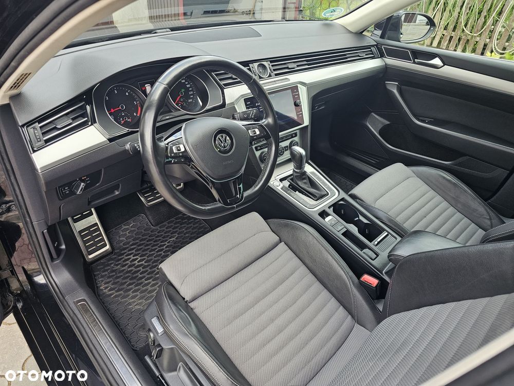 Volkswagen Passat - 11