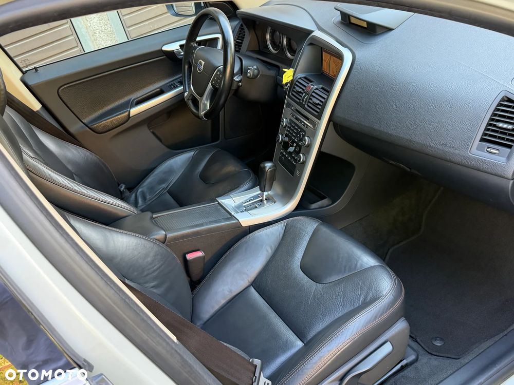 Volvo XC 60 D5 AWD Momentum - 9