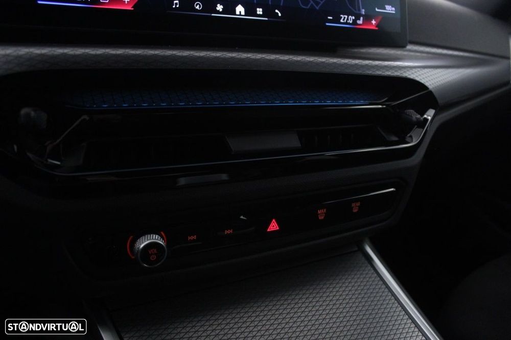 BMW 330 e Pack Desportivo M Auto - 29