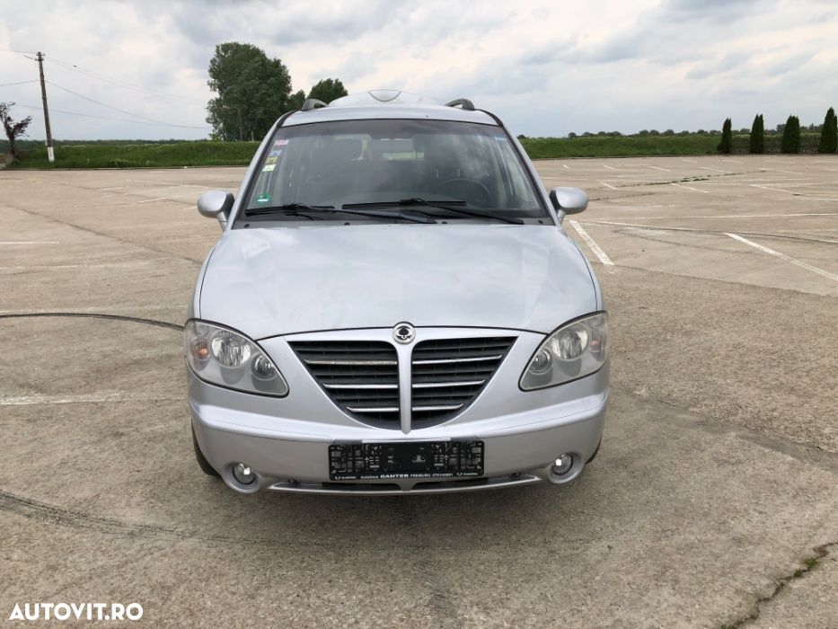 Dezmembrez SsangYong Rodius 4X4, an 2005, XDI 270 - 3