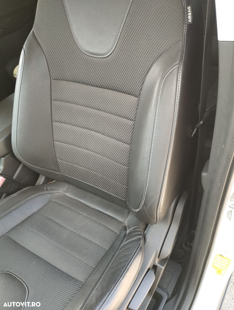 Ford Kuga 2.0 TDCi Powershift 4WD Titanium - 4