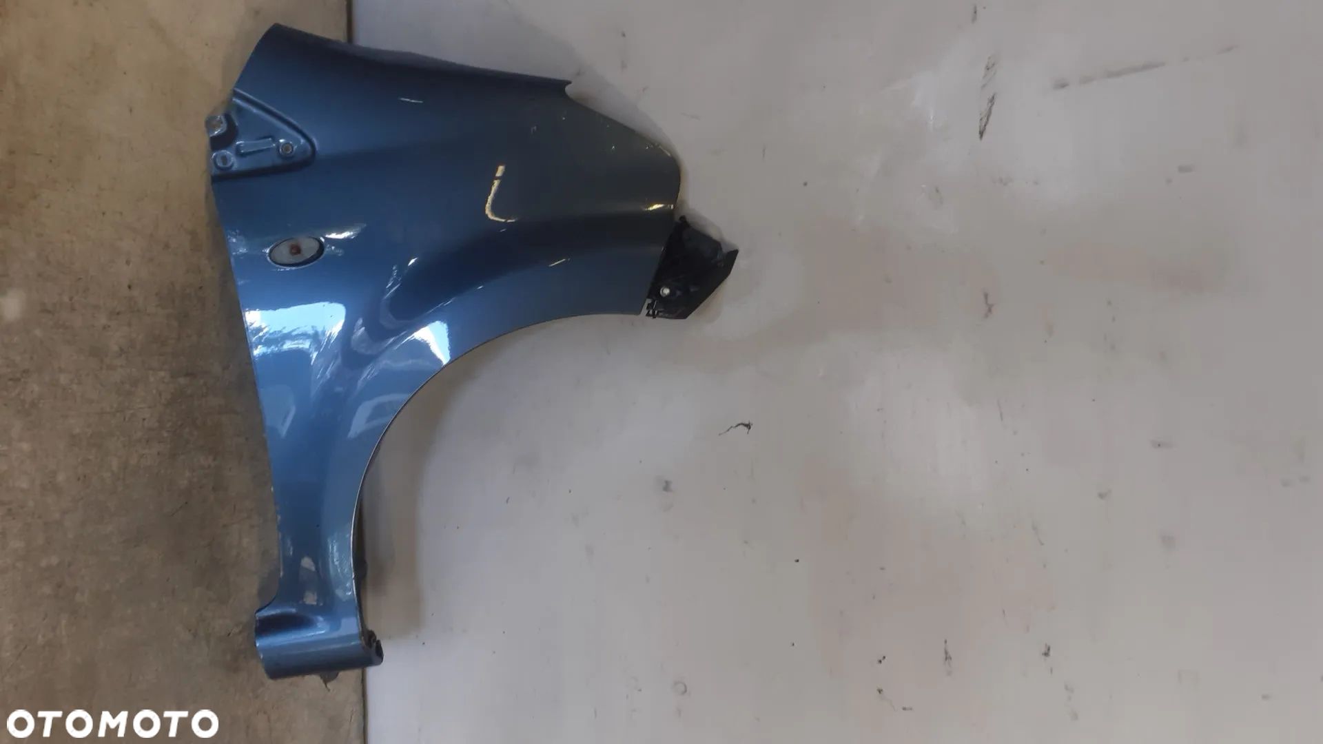 * BŁOTNIK PRAWY PRZÓD PRZEDNI DO TOYOTA AYGO 8R3 - 1