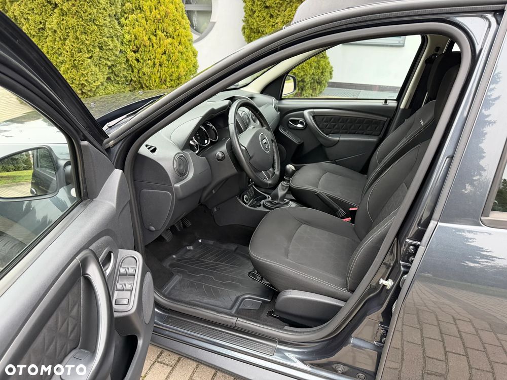 Dacia Duster 1.6 Laureate 4x4 - 21