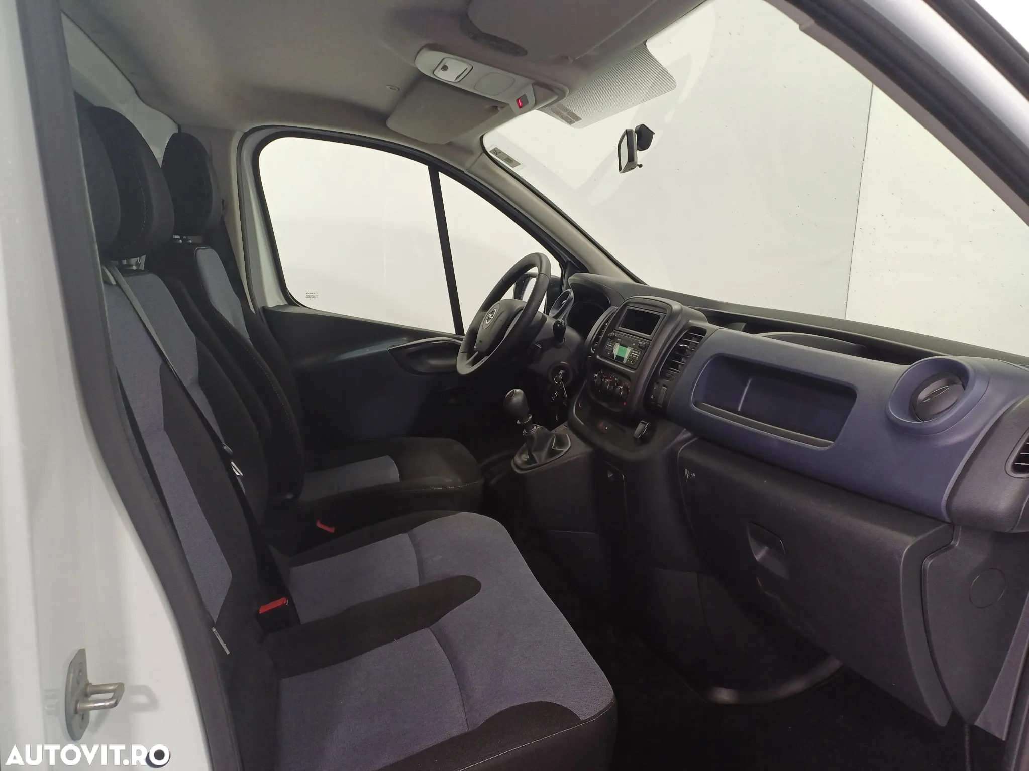 Opel Vivaro - 10