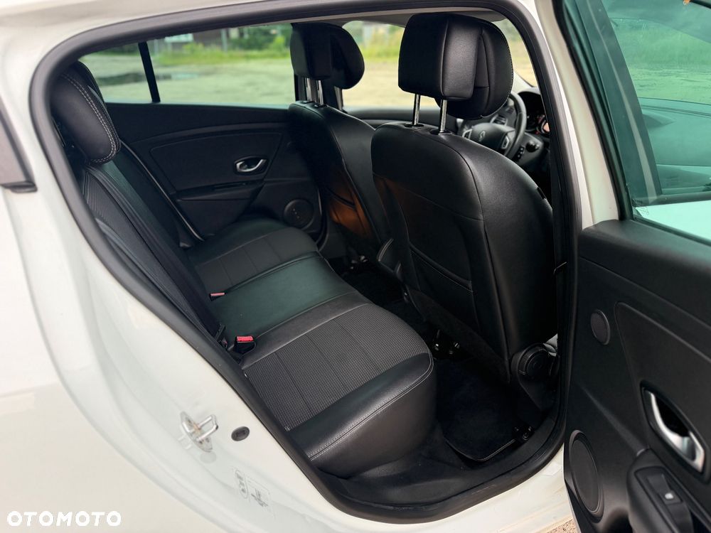 Renault Megane TCe 130 Luxe - 24