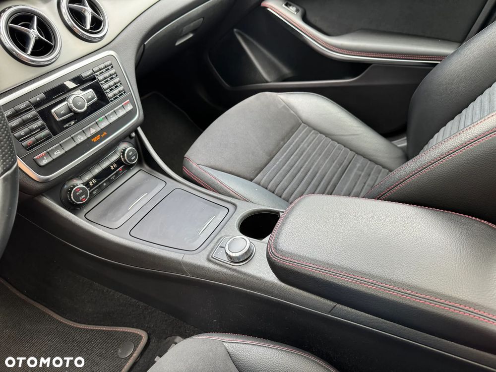 Mercedes-Benz GLA 250 4Matic 7G-DCT AMG Line - 29