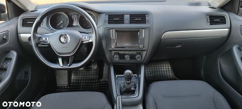 Volkswagen Jetta - 6