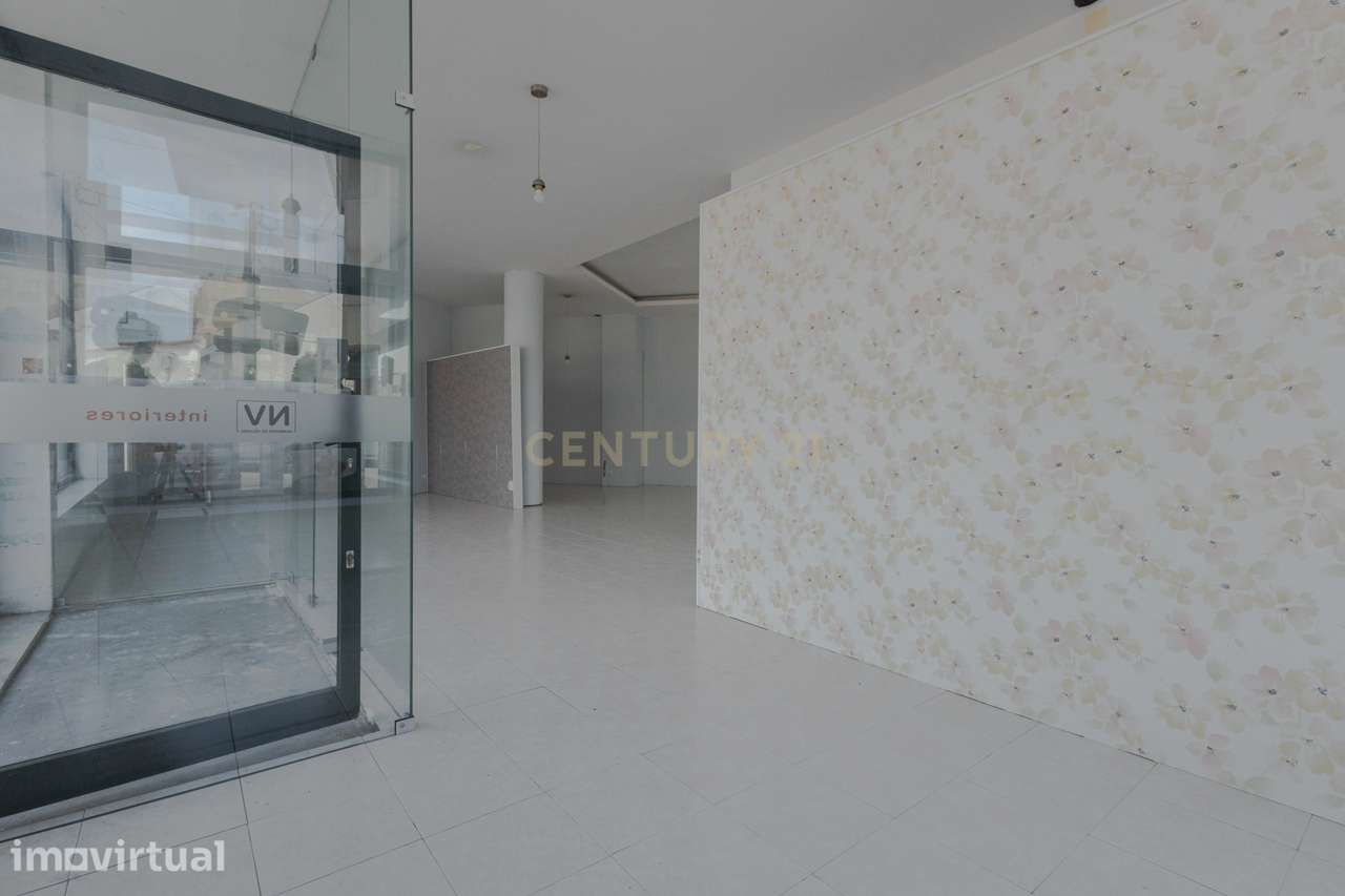Loja Comercial com 126 m² e 3 Frentes | Avenida Dr. Fernando Aroso | L - Grande imagem: 4/24