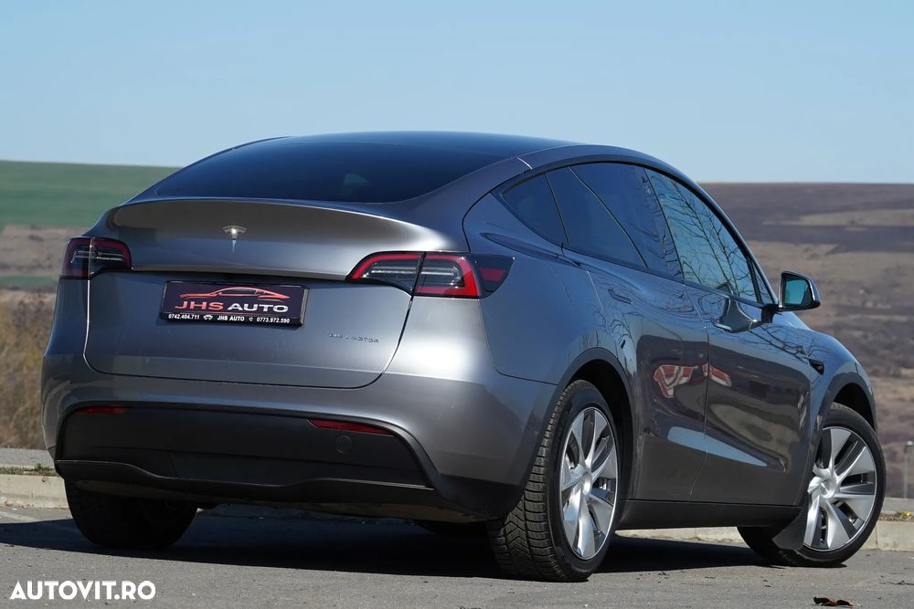 Tesla Model Y Premium Long Range Dual Motor AWD - 4