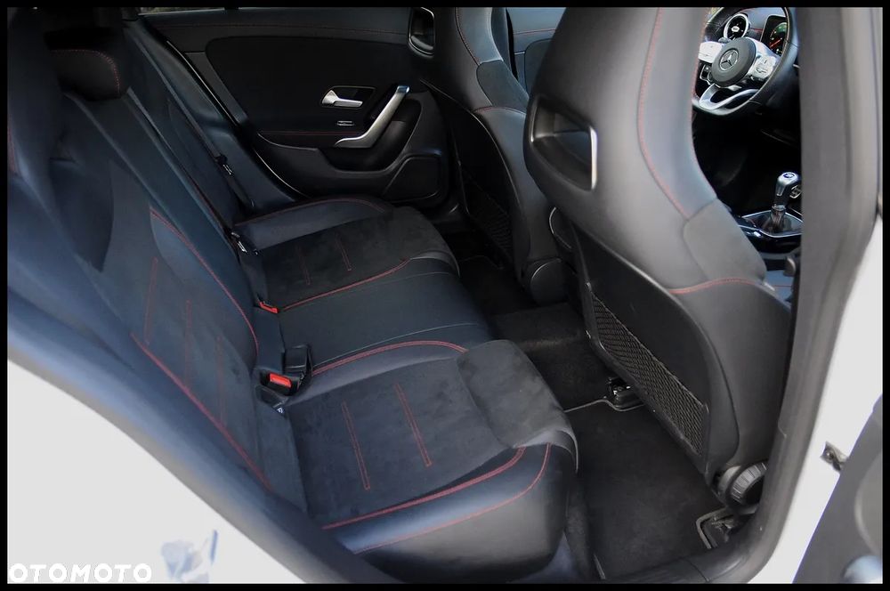 Mercedes-Benz CLA 180 AMG Line - 28