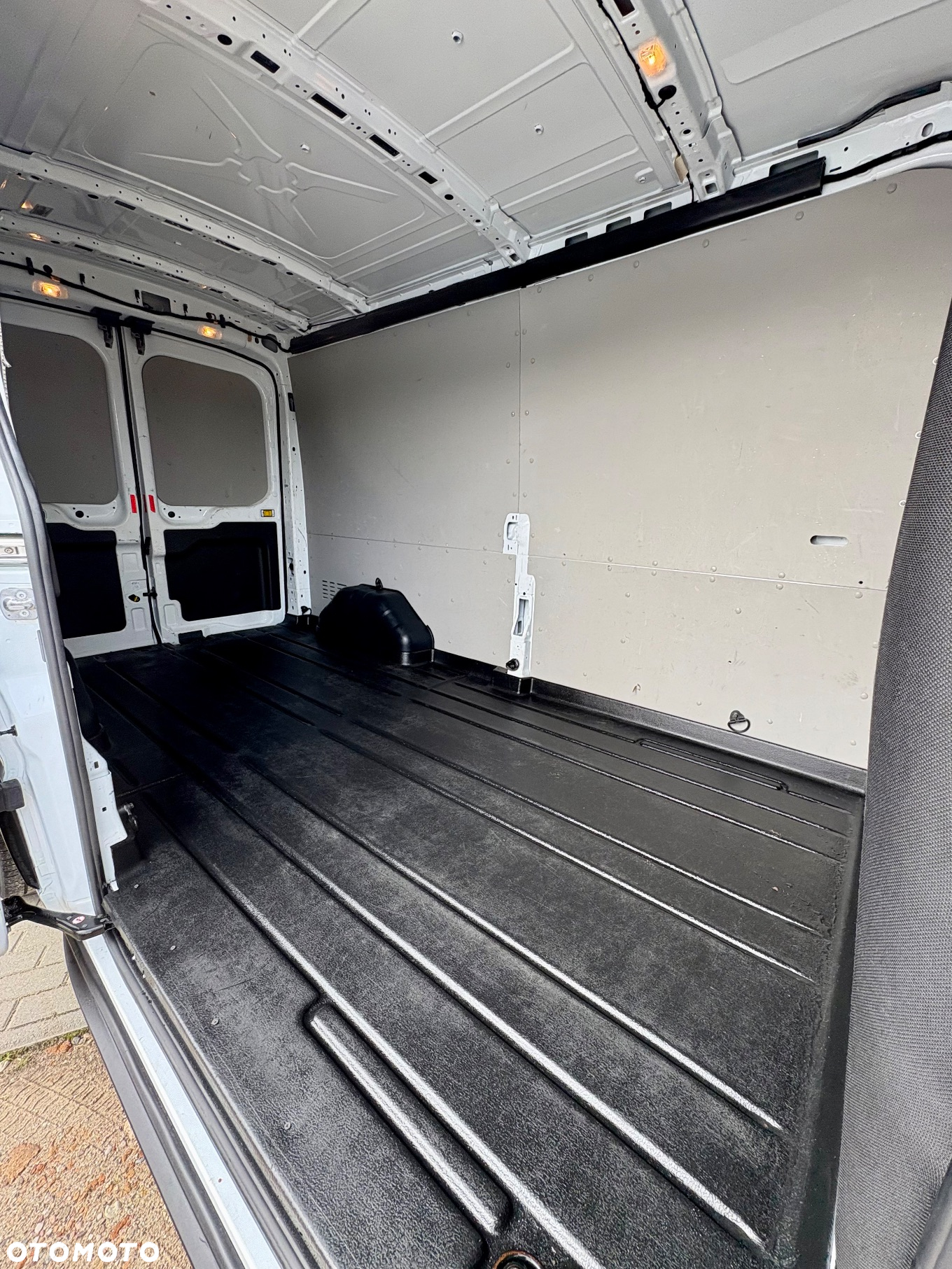 Ford Transit - 11