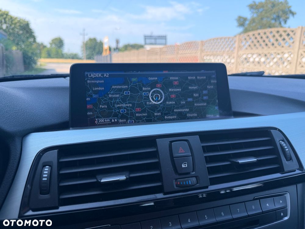 BMW Seria 3 320d xDrive - 15