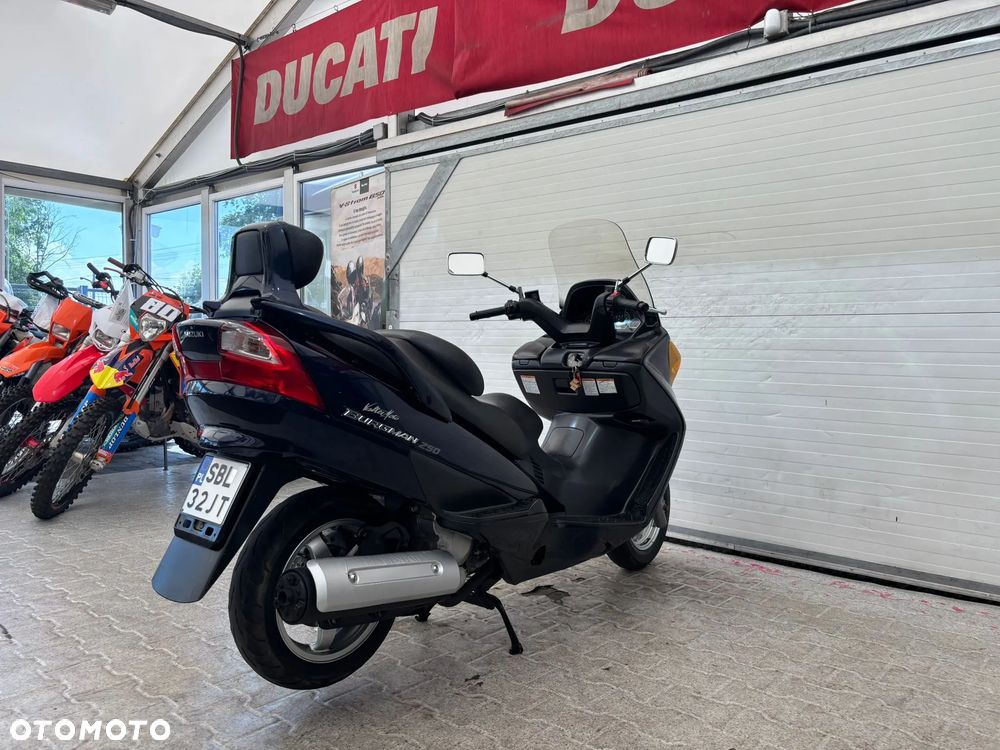 Suzuki Burgman - 18