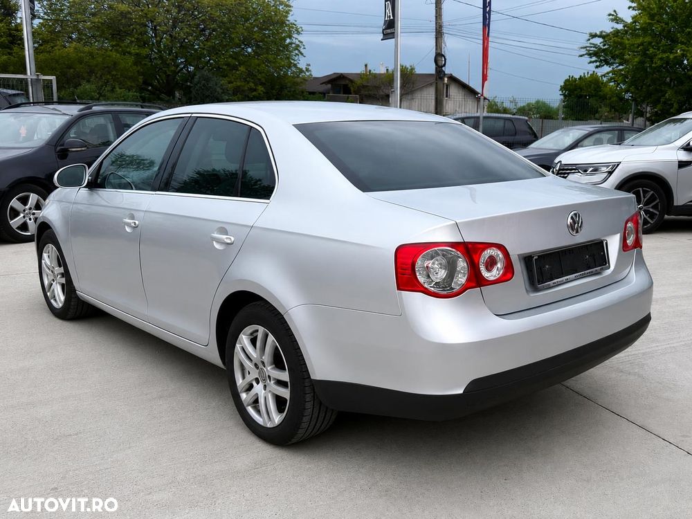 Volkswagen Jetta 2.0 TDI DPF Highline - 5