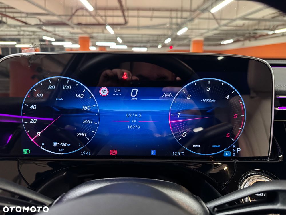 Mercedes-Benz Klasa E 220 d mHEV 4-Matic AMG 9G-Tronic - 24
