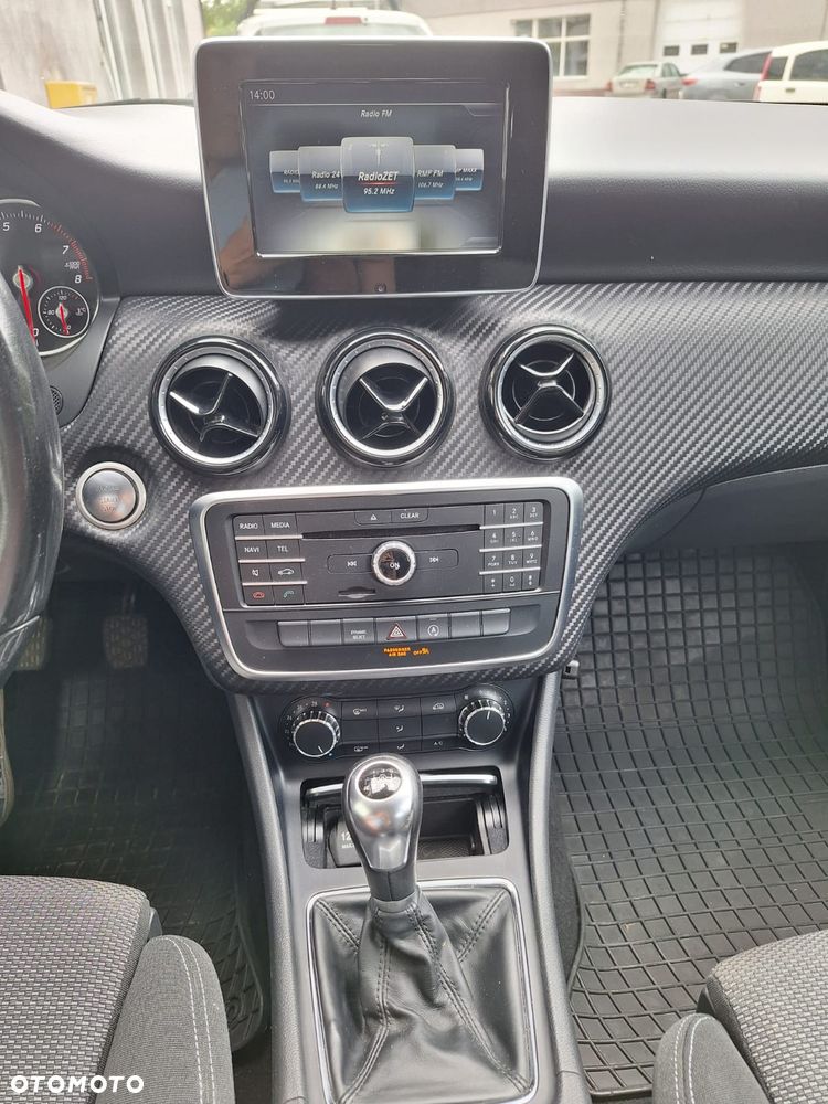 Mercedes-Benz GLA 180 Urban - 13