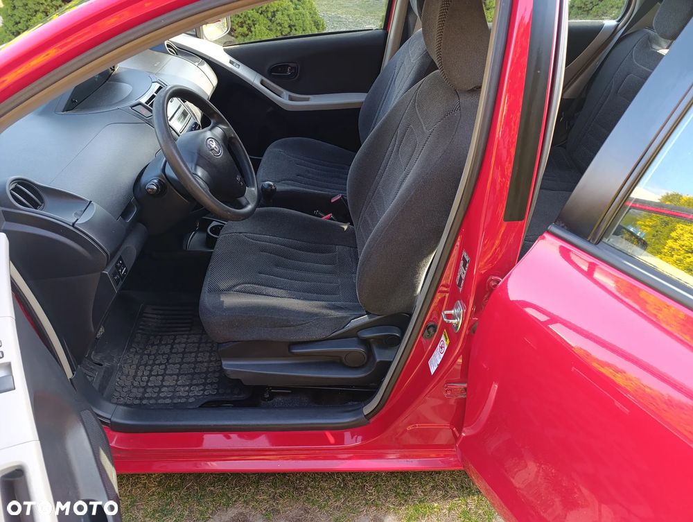 Toyota Yaris 1.0 Terra - 11