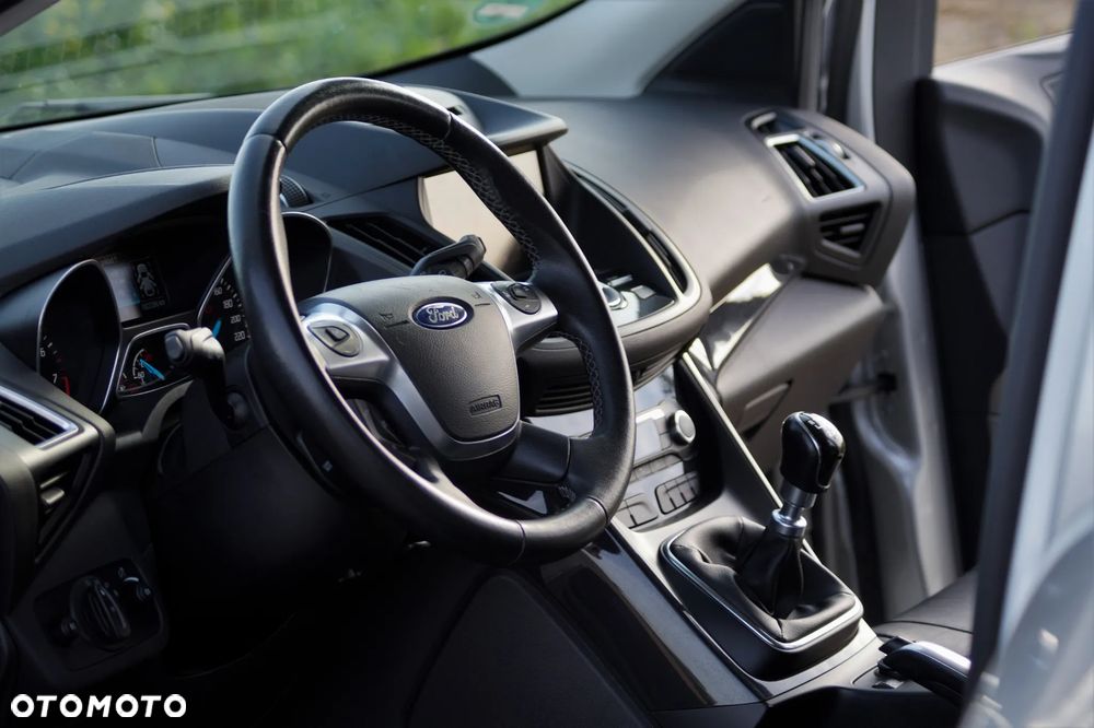 Ford Kuga - 27