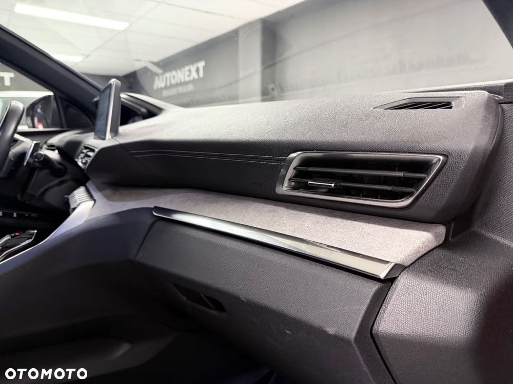 Peugeot 3008 1.6 PureTech Hybrid4 PHEV GT S&S EAT8 - 19