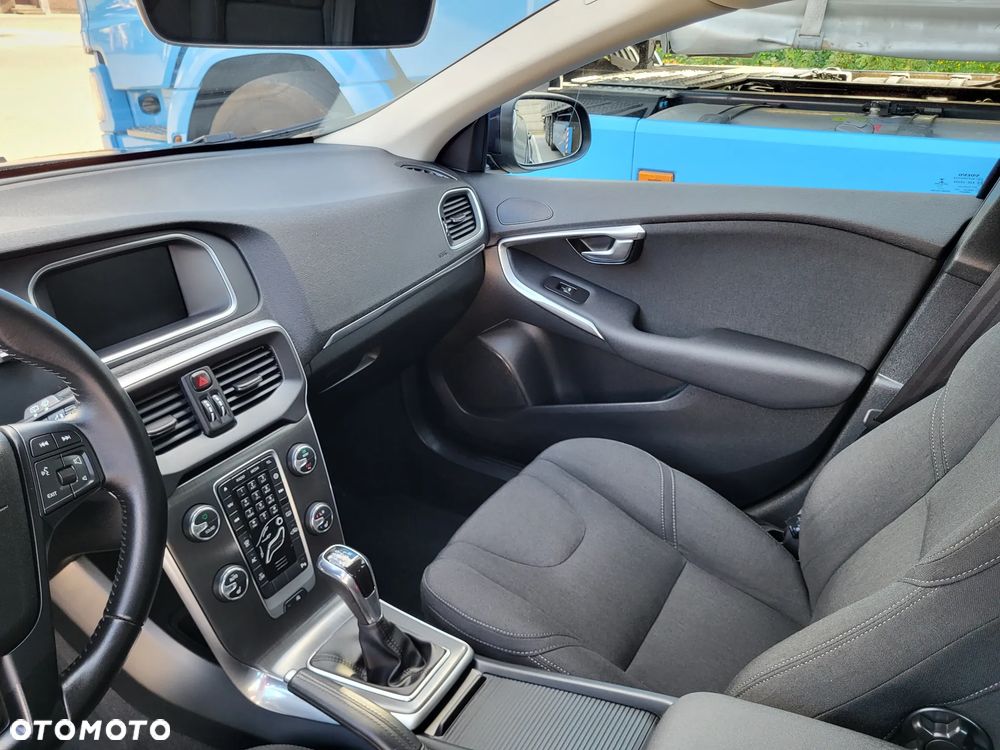 Volvo V40 T2 Momentum - 20