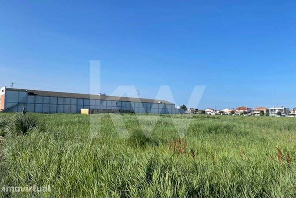 Terreno urbano para construção situado na Avenida dos Bacalhoeiros, Ga - Grande imagem: 2/10