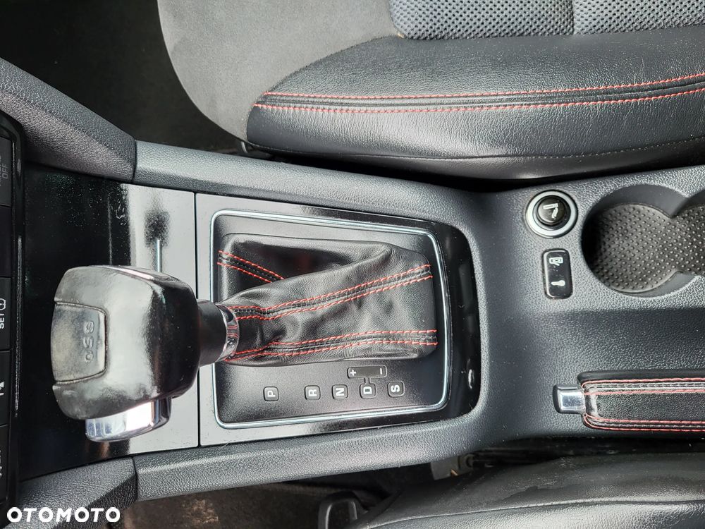 Skoda Octavia Combi 2.0 TDI DPF DSG RS - 16