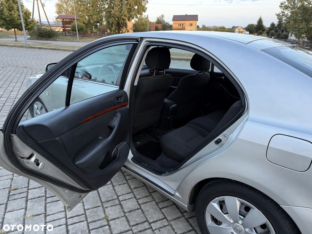 Toyota Avensis 2.0 VVT-i Automatik Executive - 8