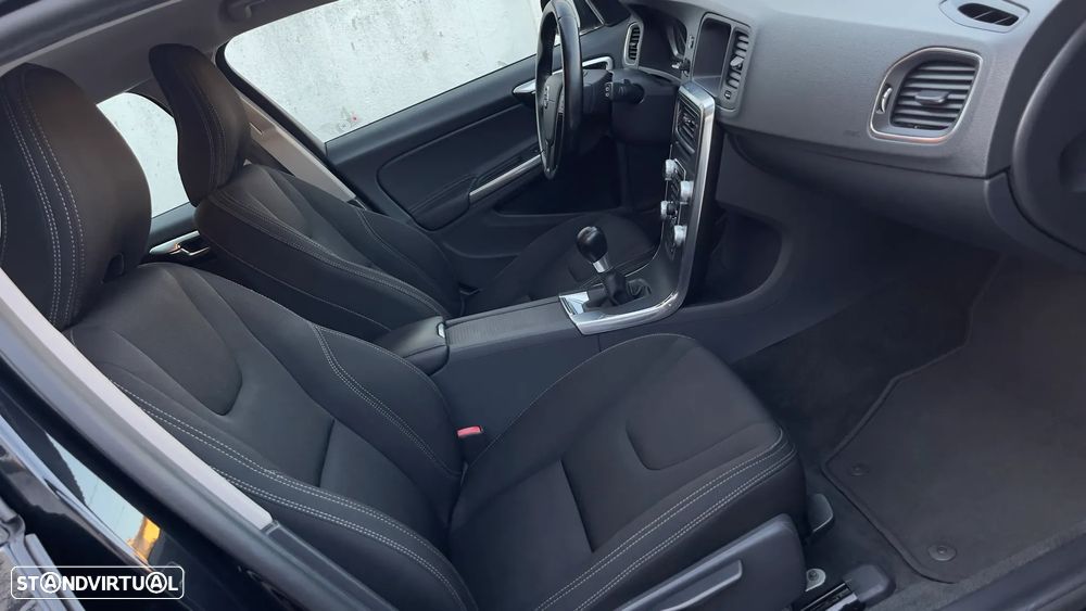 Volvo V60 DRIVe Momentum - 4