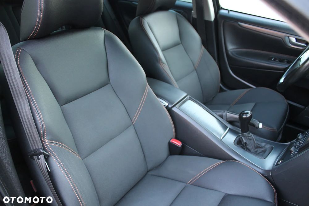 Volvo S60 2.4 Comfort - 26