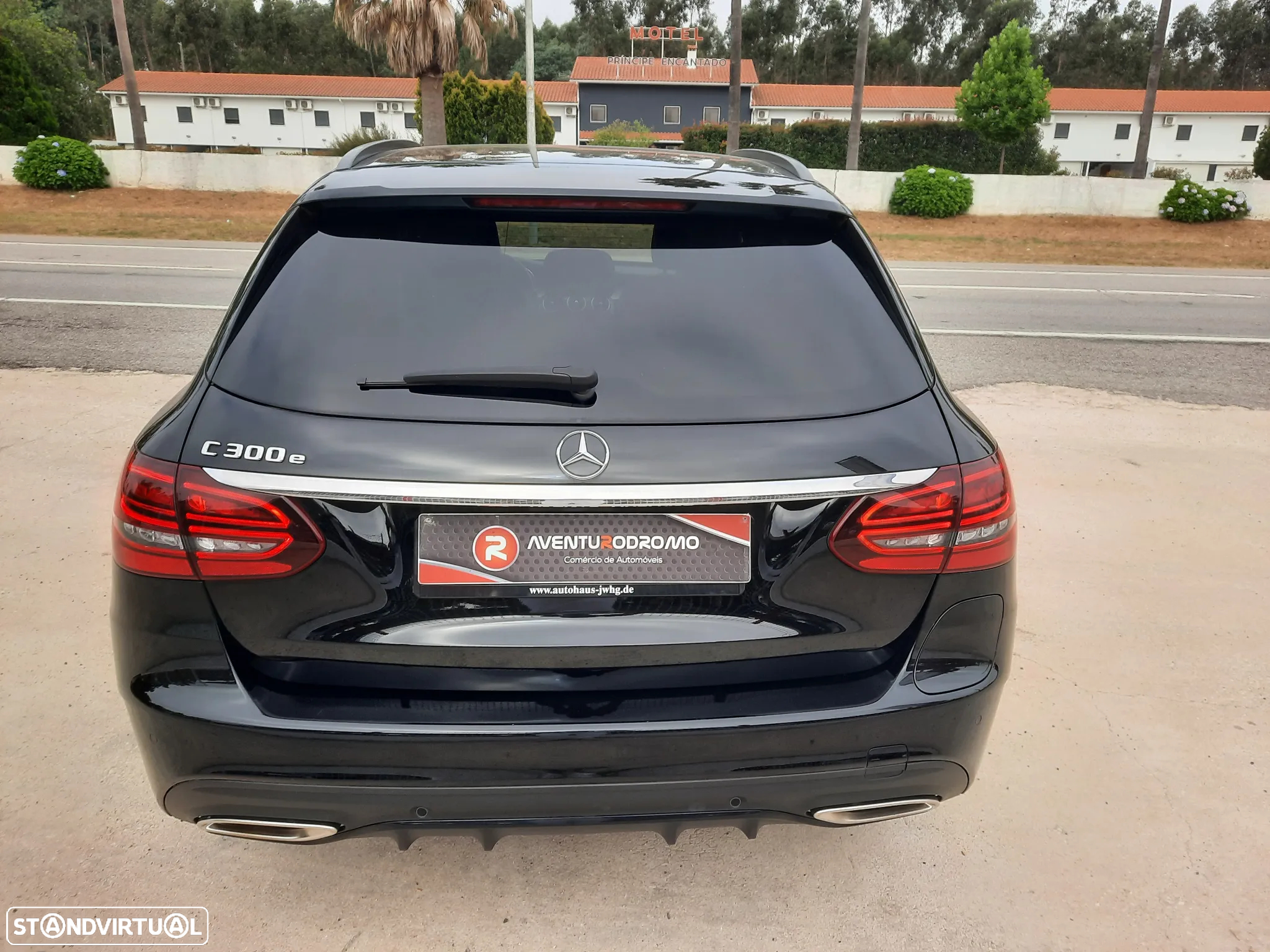 Mercedes-Benz C 300 e AMG Line - 17