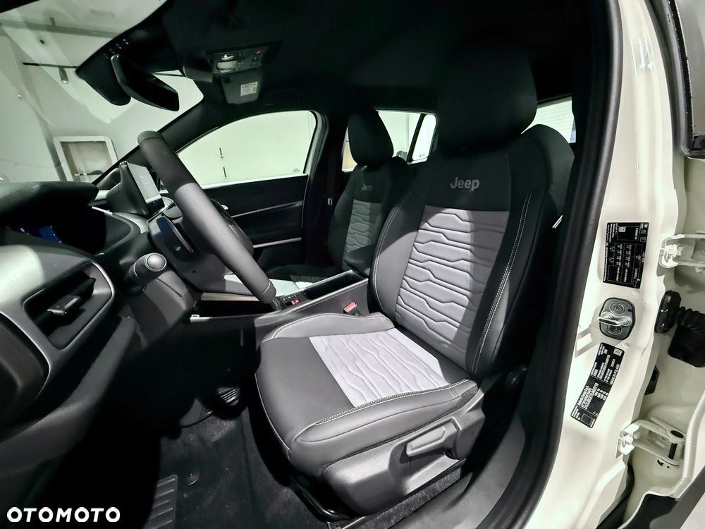 Jeep Avenger 1.2 T3 mHEV Upland 4xe eDCT6 - 14