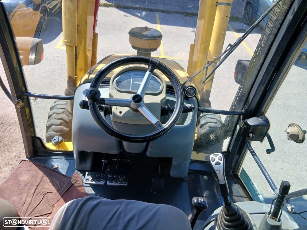 Komatsu WB91R - 7