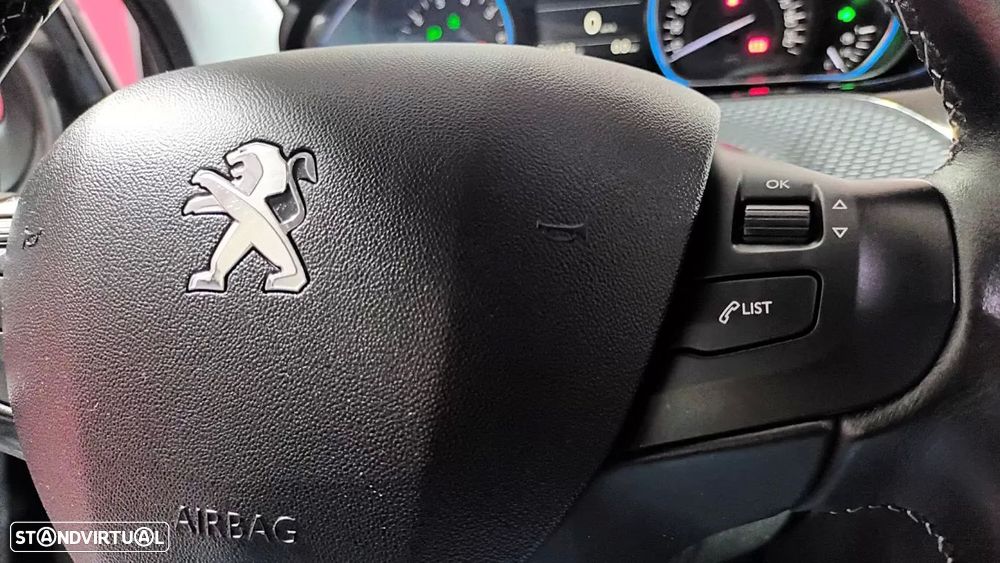 Peugeot 2008 1.2 PureTech Allure - 28