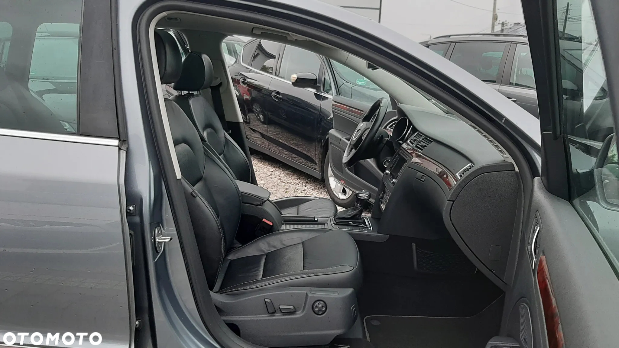 Skoda Superb 2.0 TDI Elegance DSG - 22