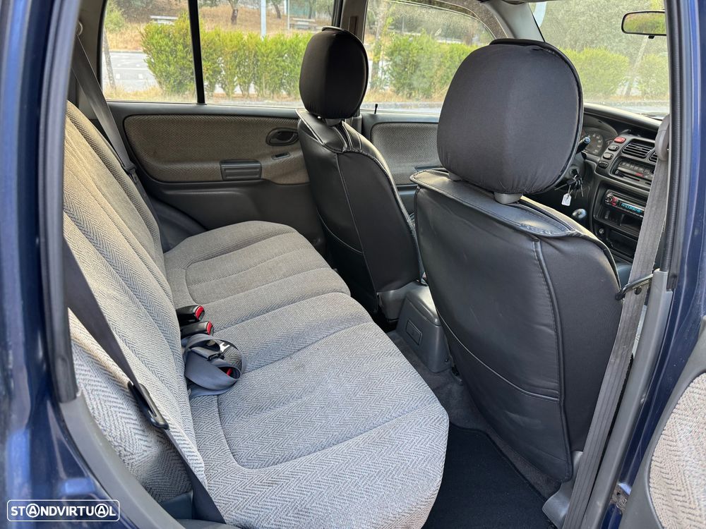 Suzuki Grand Vitara Metal Top 2.0 TDi - 7