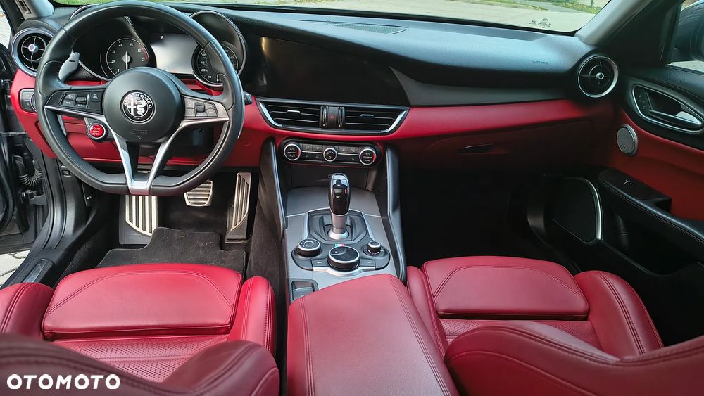 Alfa Romeo Giulia 2.0 Turbo 16V AT8 Veloce Ti - 11