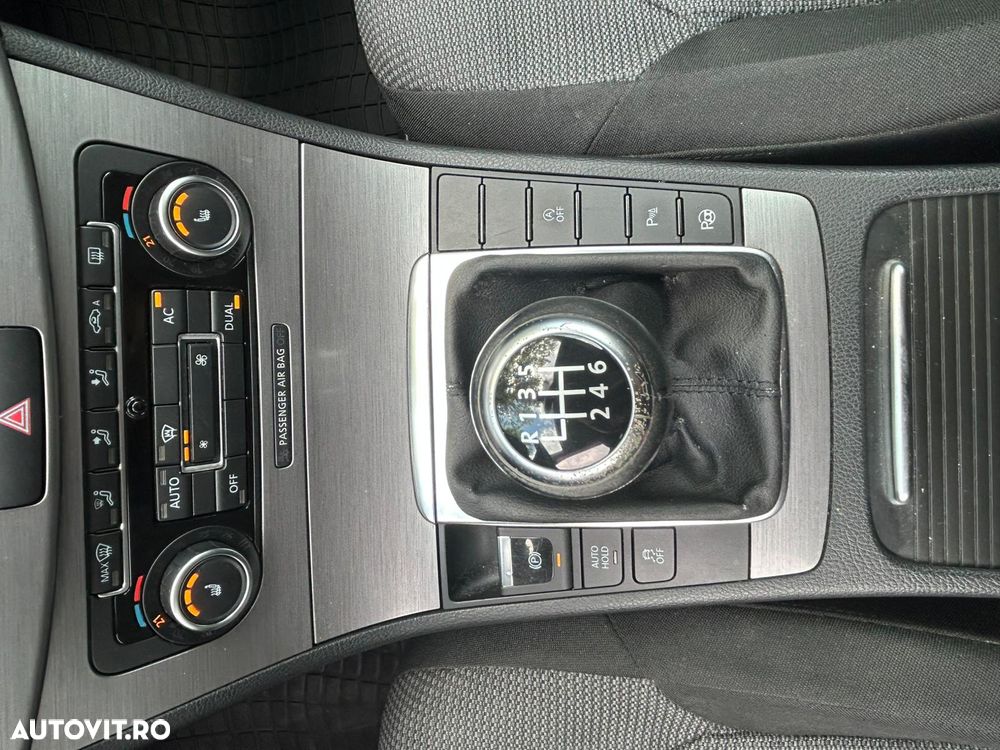 VOLKSWAGEN Passat 2011 — imagine 19