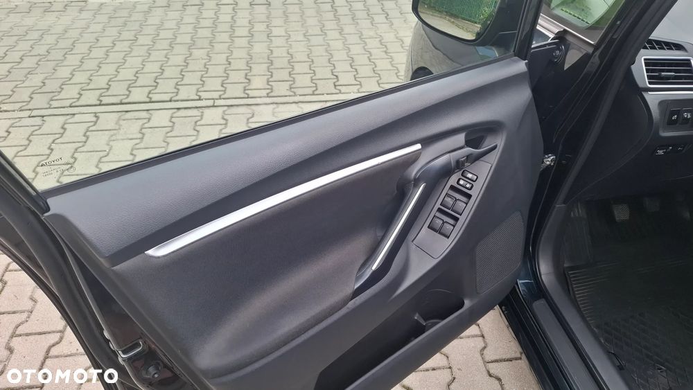 Toyota Verso 1.6 Premium - 16